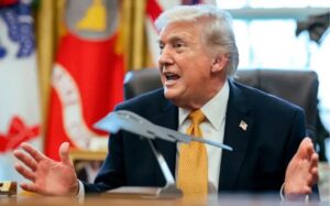 Trump tildó de “envidiosos, gente mala o estúpidos” a quienes critican acuerdo de paz