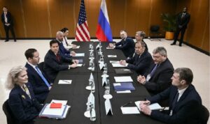 EE.UU. y Rusia se reúnen para tratar la guerra en Ucrania
