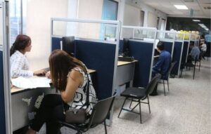 Empleados públicos impulsan ajuste salarial