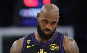 LeBron James sorprende: jugará por el salario mínimo