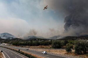 España afronta “horas difíciles” contra el fuego por una nueva ola de calor