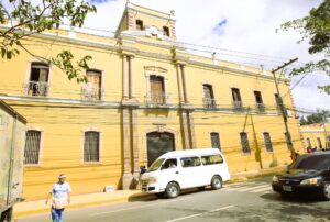 Hospital San Felipe se prepara para ofrecer radioterapia