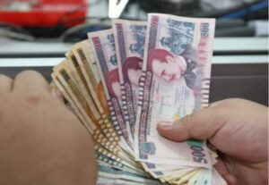 Presupuesto 2027 incluye alzas salariales para empleados públicos