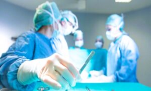 Honduras enfrenta fuga de médicos ante déficit
