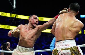 Teófimo López destrona a Rolly Romero y es tricampeón mundial
