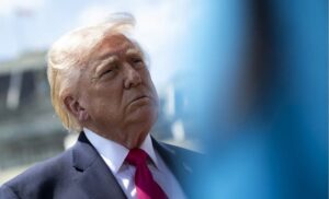 Trump desmiente escasez de municiones
