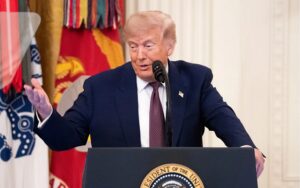 Trump asegura que hay diálogo con Irán