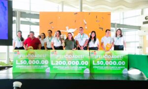 Supermercados La Colonia corona a sus tres ganadores millonarios