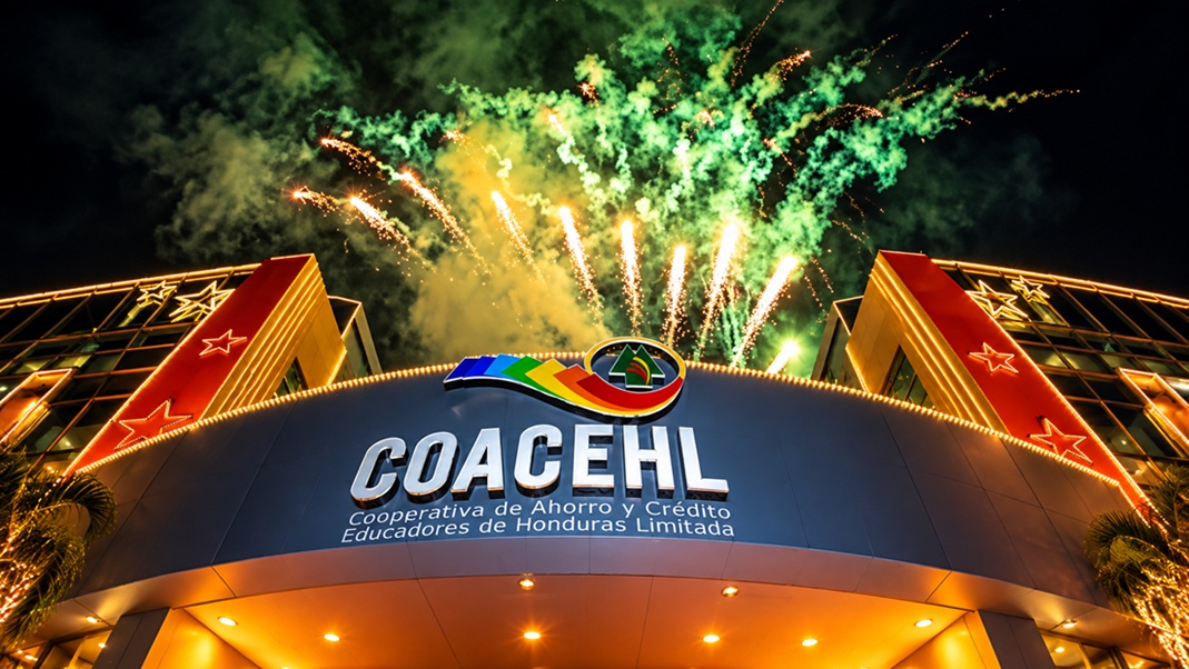 COACEHL ilumina Tegucigalpa para festejar medio siglo de historia