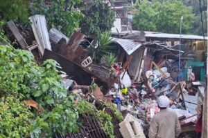 Derrumbes e inundaciones golpean varias zonas de la capital