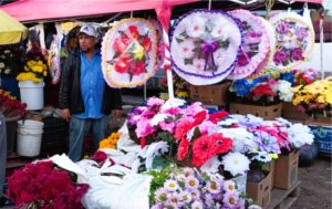 Día de Muertos impulsa al alza el precio de las flores