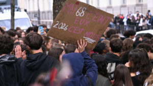 Francia detuvo a más de 5.000 menores en protestas estudiantiles