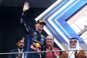 Verstappen gana un caótico GP de Baréin