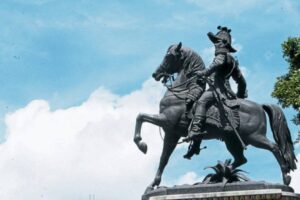 Honduras recuerda al prócer Francisco Morazán en pleno debate por mausoleo de Bukele