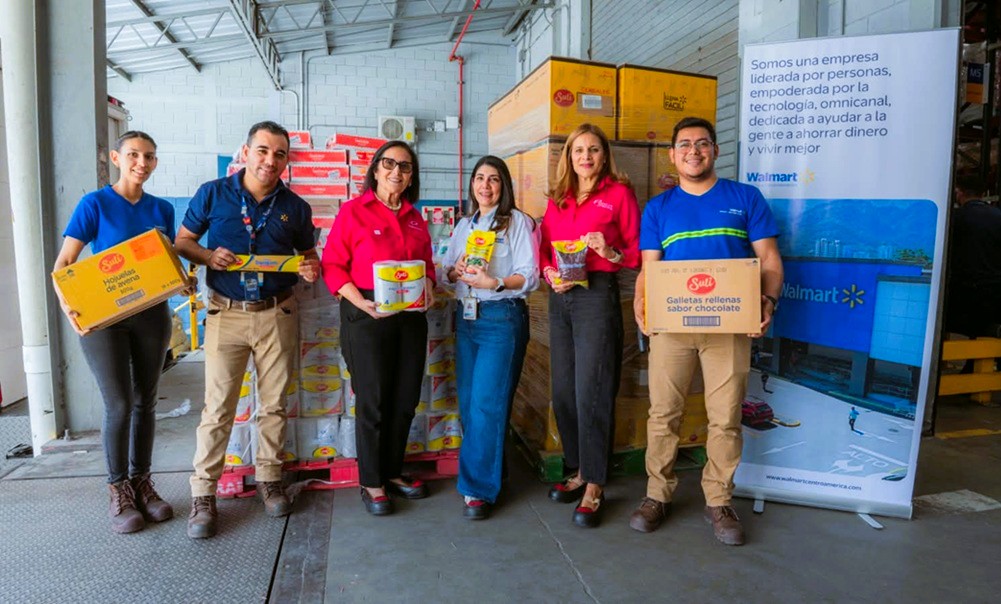 Walmart refuerza apoyo a pacientes de Funhocam durante Mes Rosa