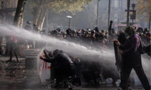 Francia prepara toques de queda